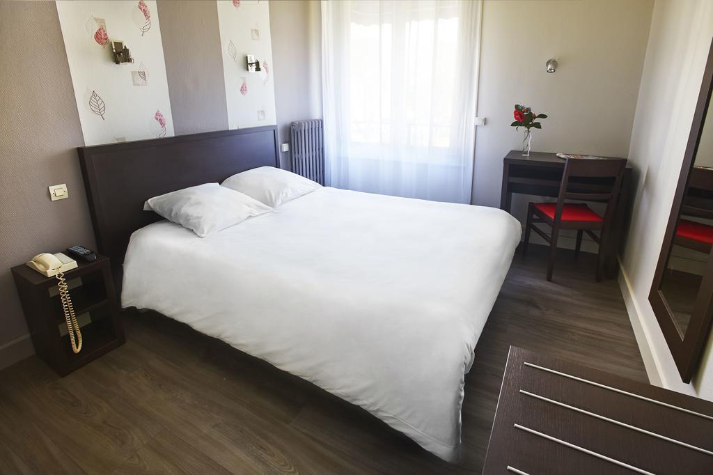 Hotel Les Pecheurs Лорьян Номер фото